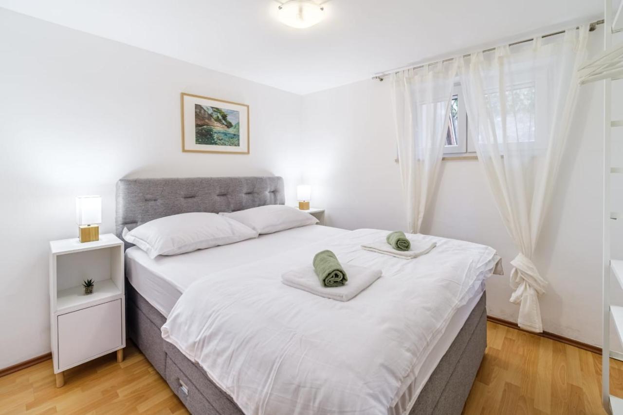 Apartmani P&S Supetar Eksteriør bilde