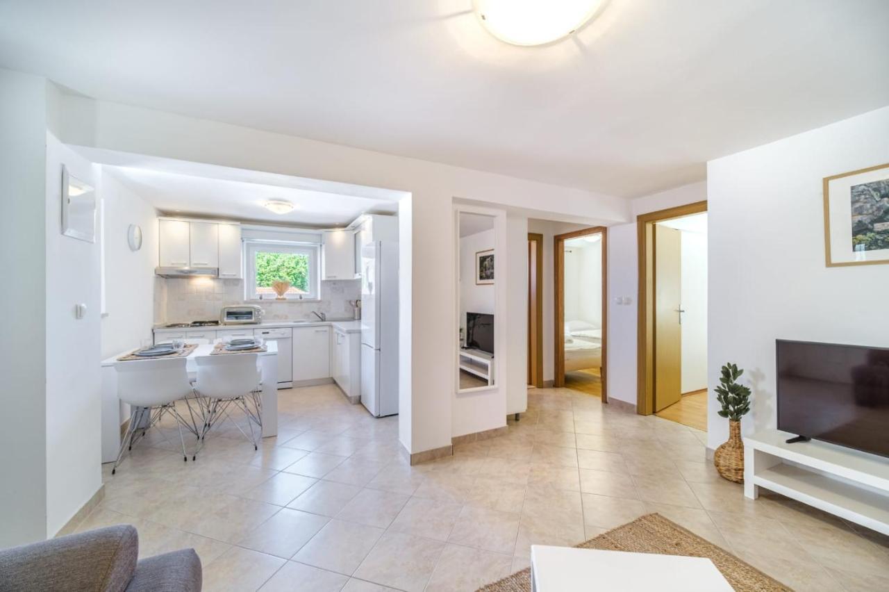 Apartmani P&S Supetar Eksteriør bilde