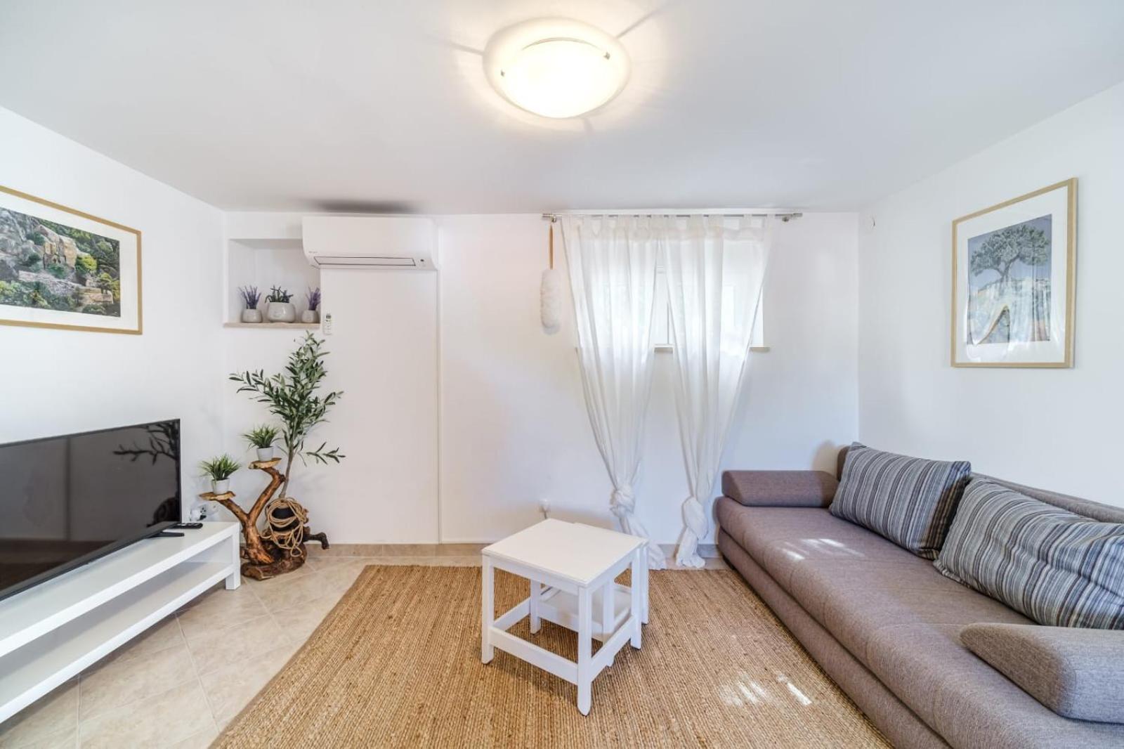 Apartmani P&S Supetar Eksteriør bilde